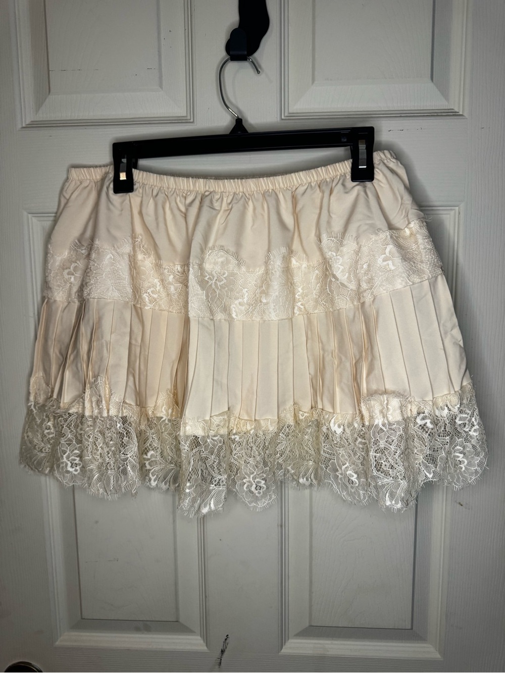 Women's Cream Lace Pleated Mini Skirt - Size 2X